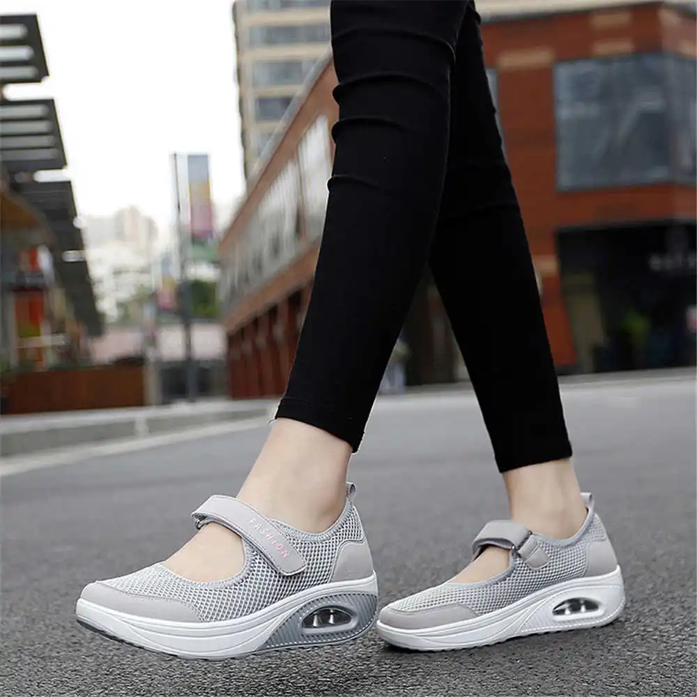 Luxury Lifestyle Lounge - 36-41 Demi-season Colored Sneakers Walking Skates